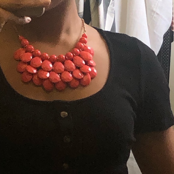 Peach coloured Necklace!✨From Aldo - Picture 3 of 3